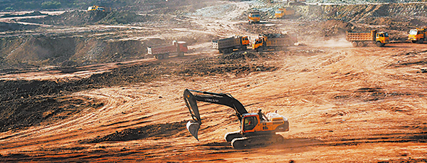 永祥股份乐山5万吨高纯晶硅及配套新能源项目现场！！！。，，，土地平整事情正加速推进.jpg