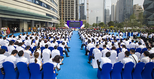 来自农业、金融、投资、文化、电子、修建、地产等名企首脑，，，，，，，，及天下、省、市主流媒体代表900余人出席并见证韦德网站官方入口生长历程中这一主要里程碑事务。。。。。。